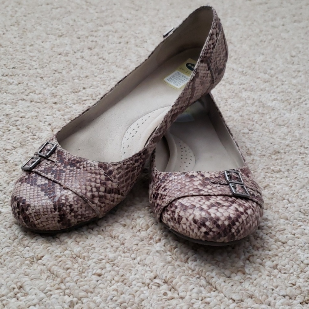 Dr. Scholl's snakeskin print flats size 9